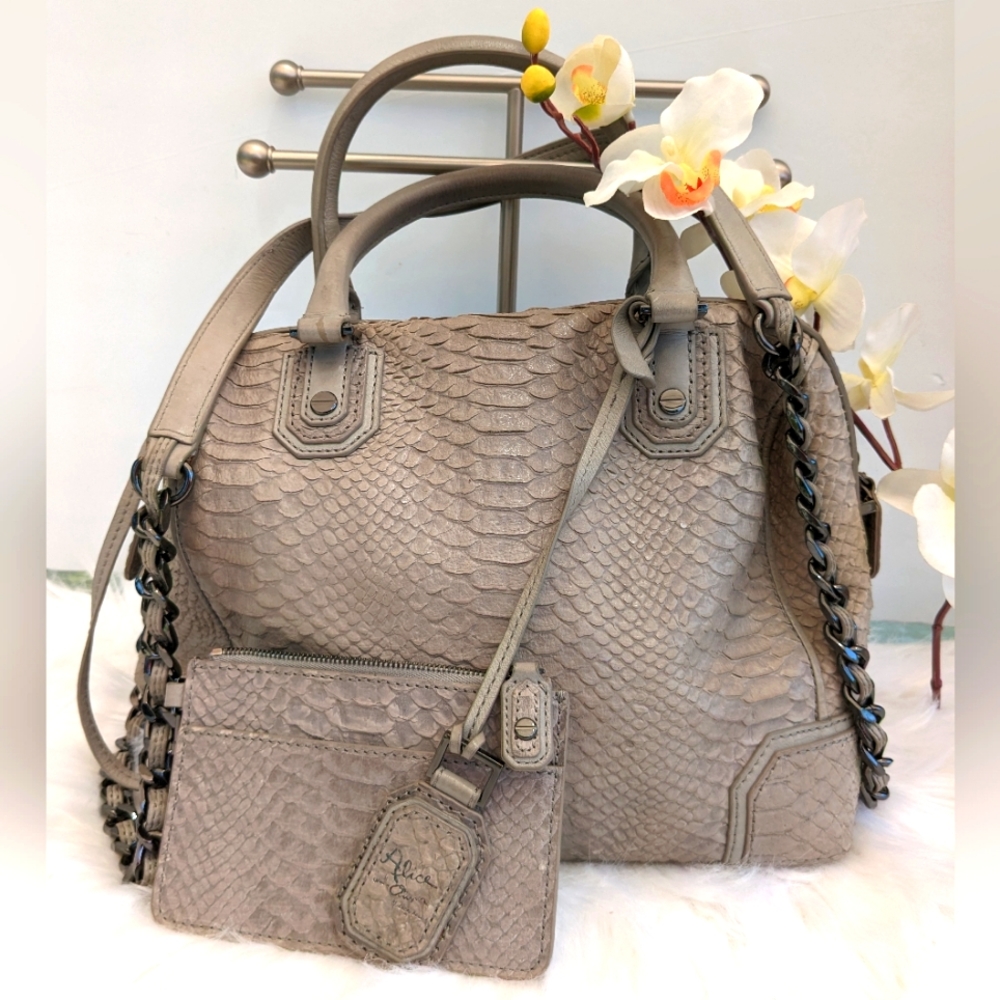 🚨🔥ALICE AND OLIVIA BY STACEY BENDET, VERY UNIQUE GRAY CROSSBODY/SATCHEL BAG!!!
